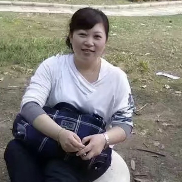 蓝莓蹙眉的照片