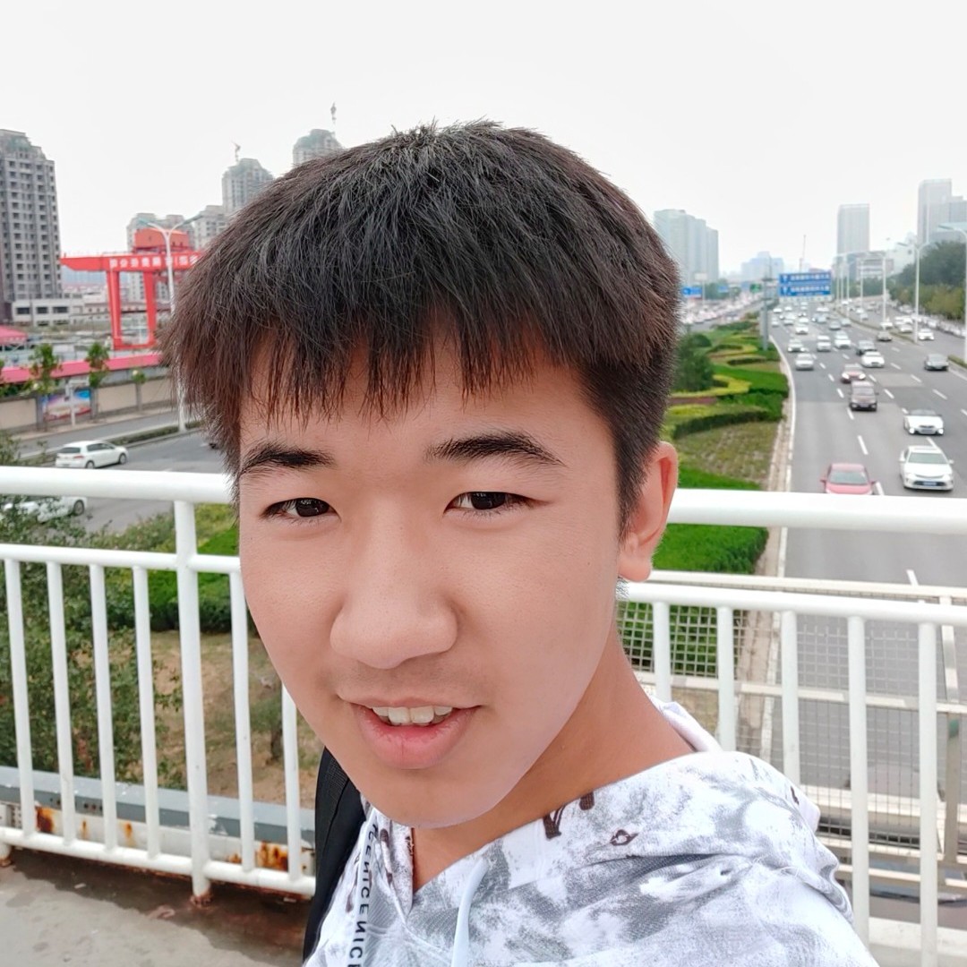 冷静蹁跹草丛的照片
