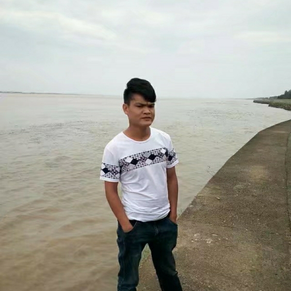 痴情深拥可乐的照片