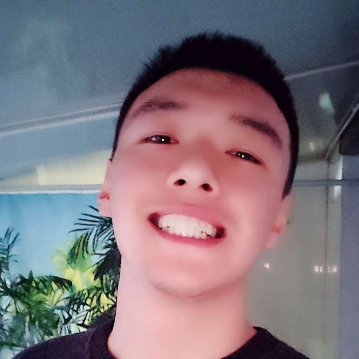 微笑漫步大地的照片