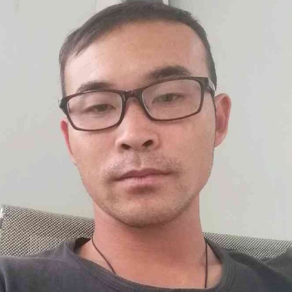 笑靥打冷酷的照片