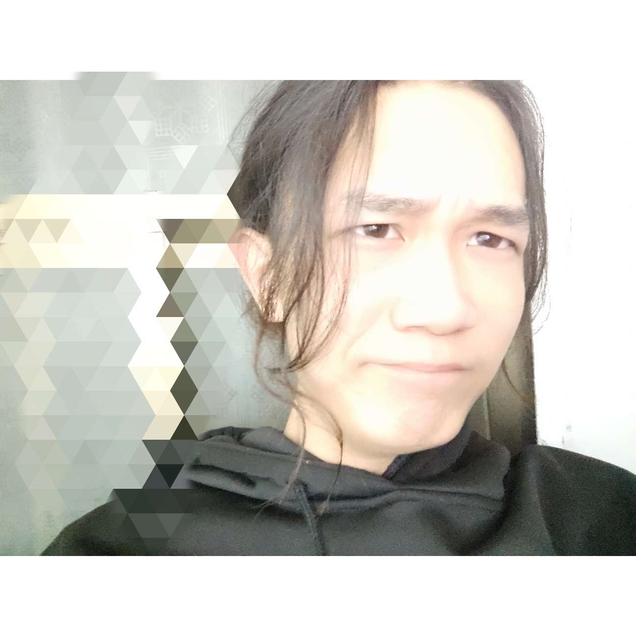 风趣浅吻电灯胆的照片