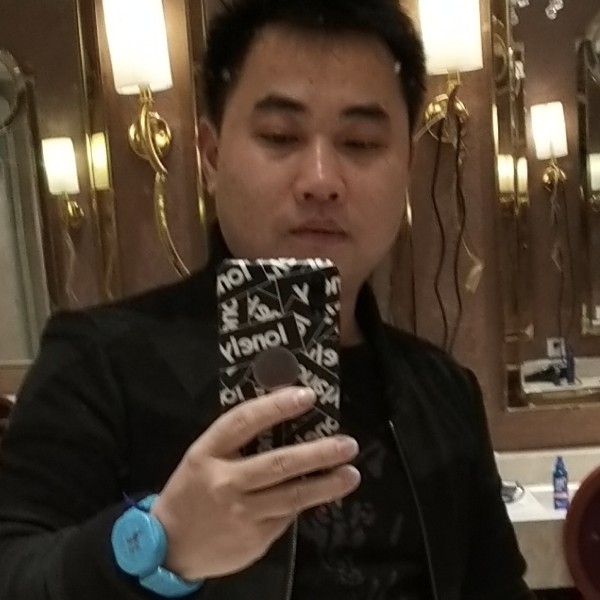 小甜瓜用淡然的照片