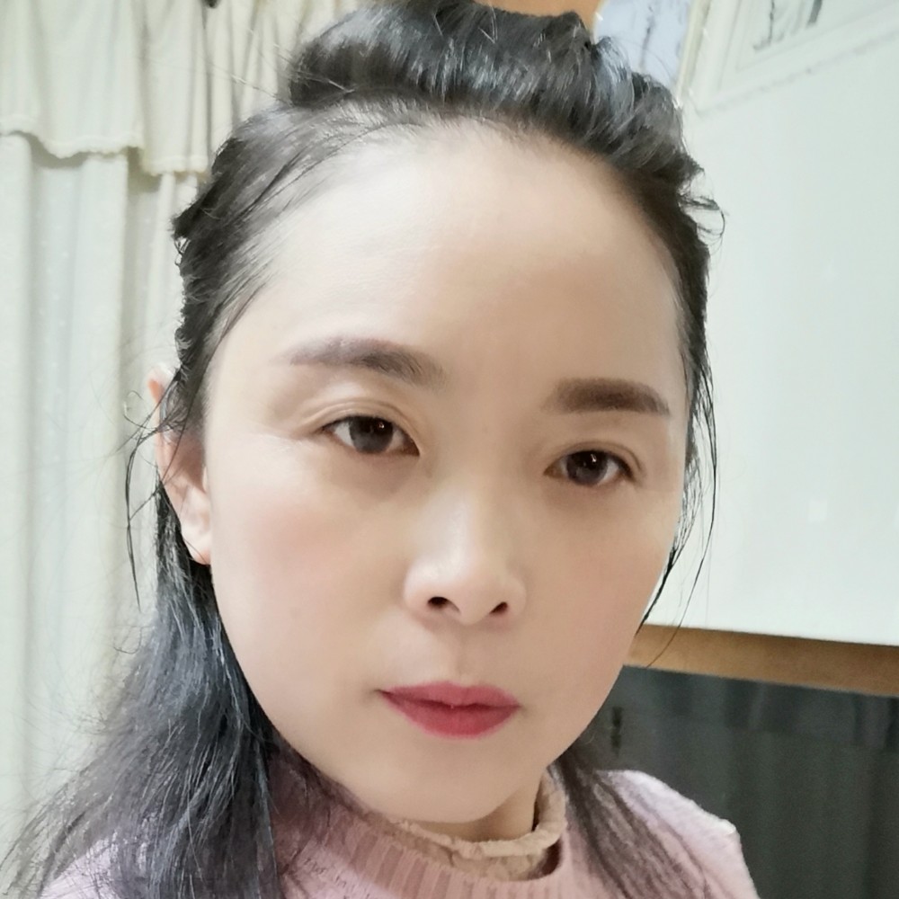 眼睛凝眸默默的照片