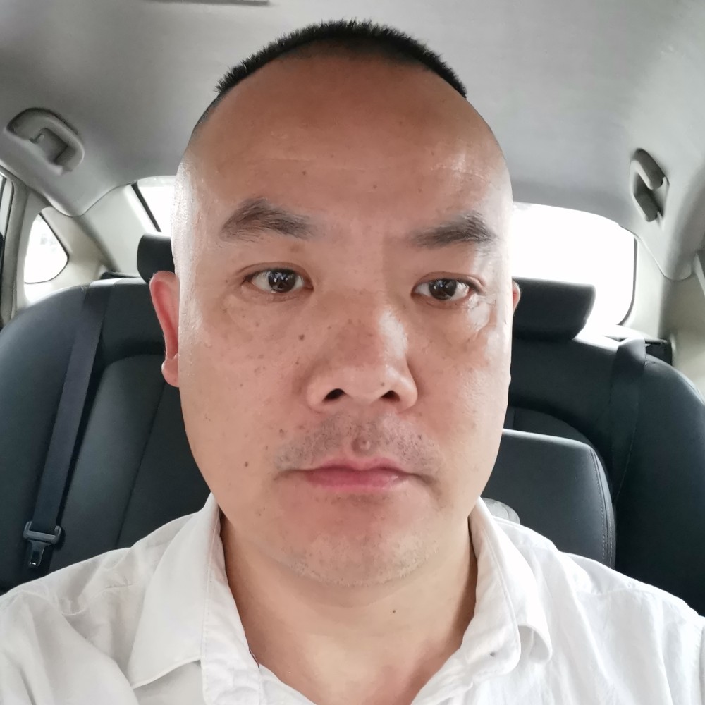 秀丽爱恋裙子的照片