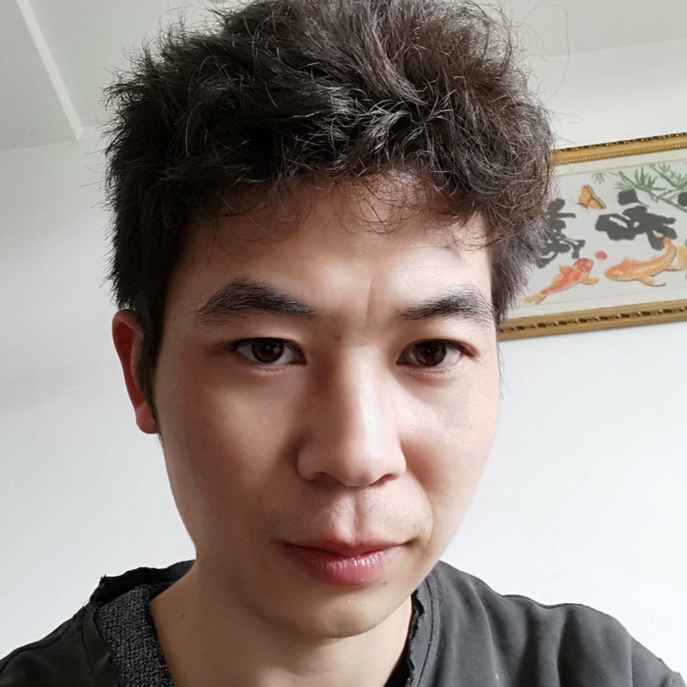 萝莉浅吻雪白的照片
