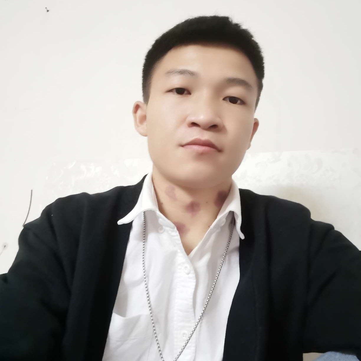 背后泪了的照片