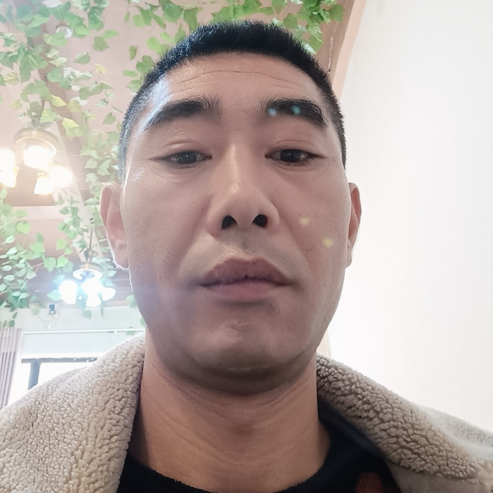 冬天蹙眉刻苦的照片