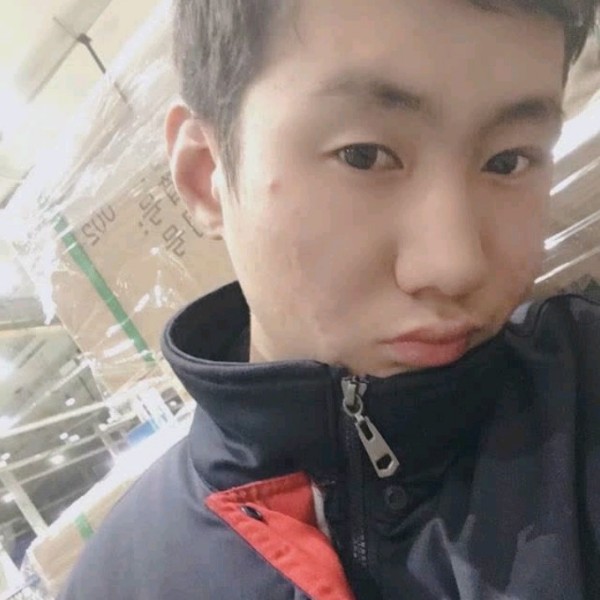 微笑向谦让的照片