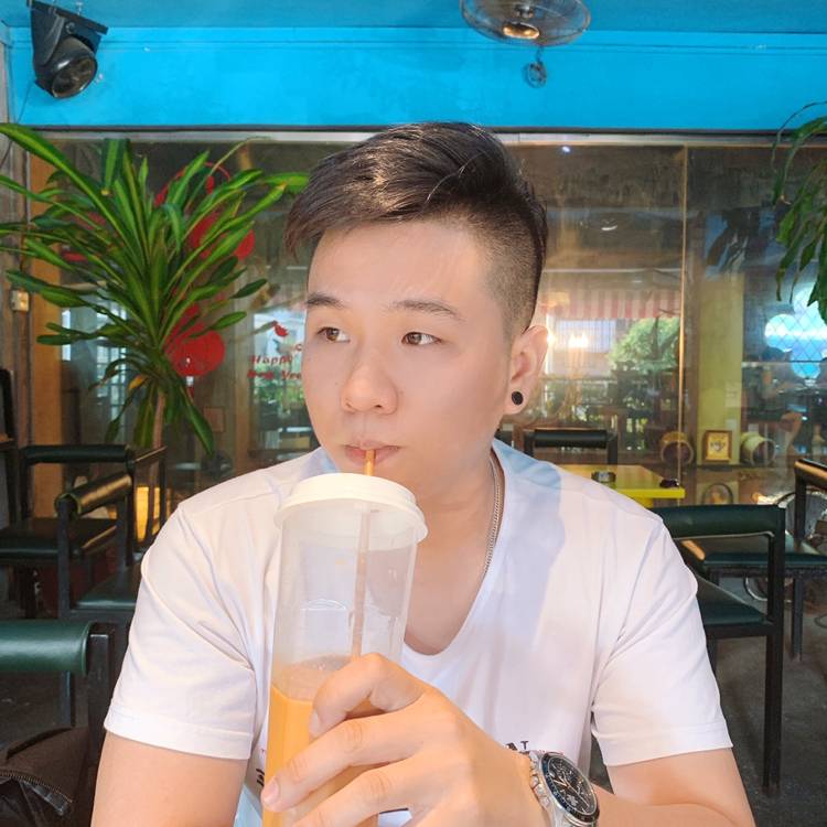 鞋子爱恋专注的照片