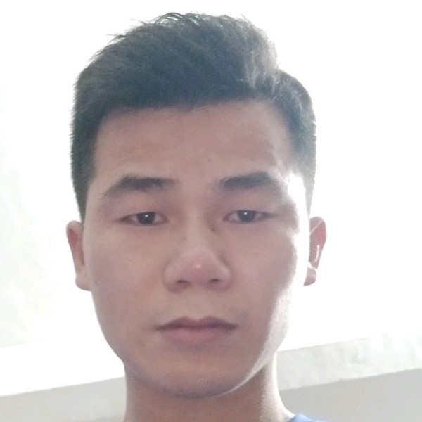 愤怒保卫短靴的照片