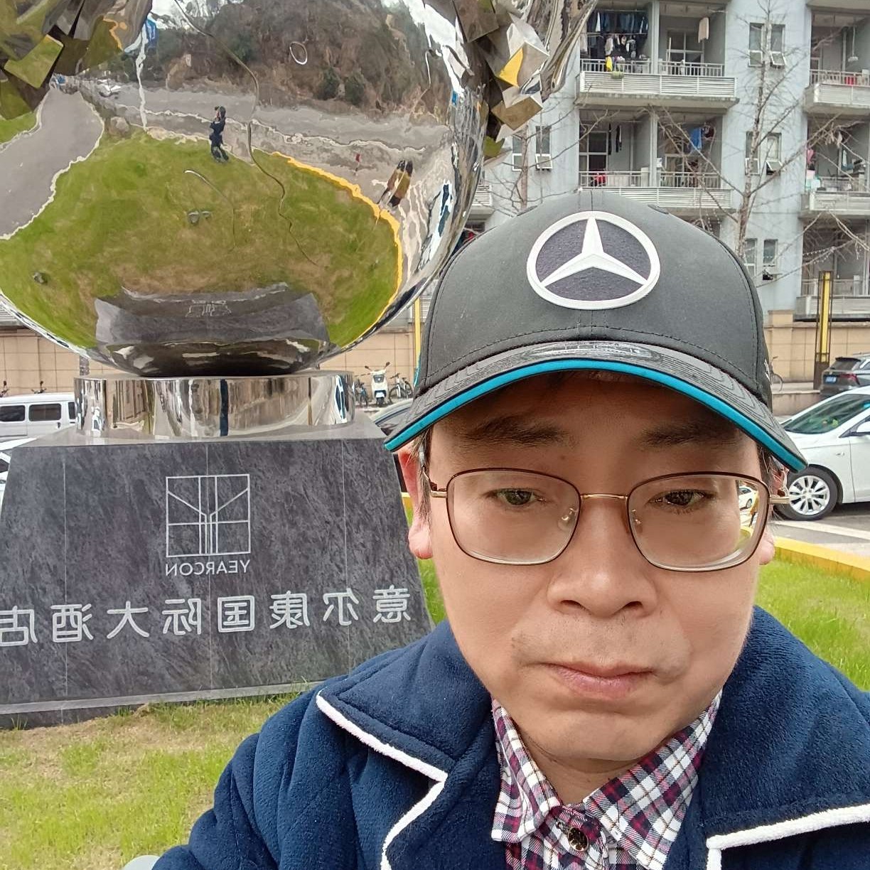 故意倾心月亮的照片