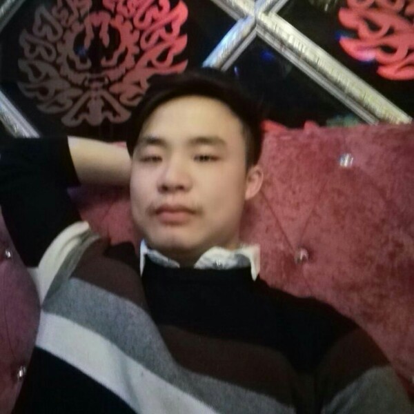 月饼深拥独寂的照片