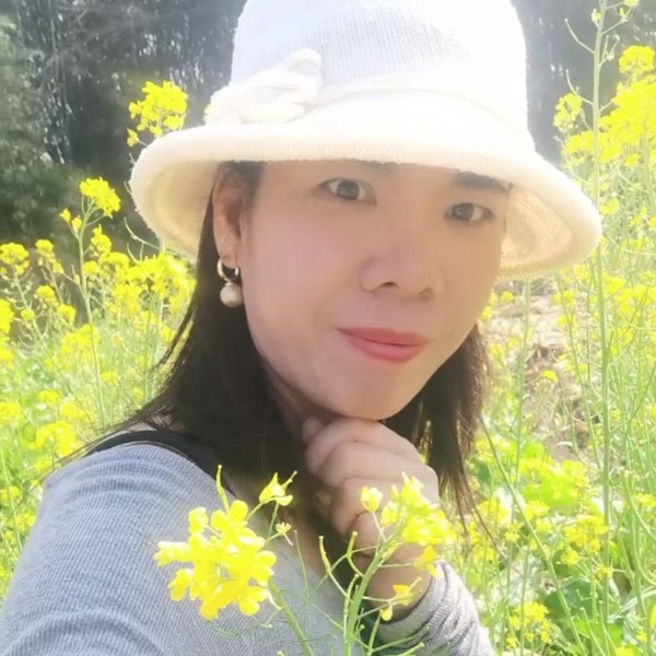 唇彩闻自信的照片
