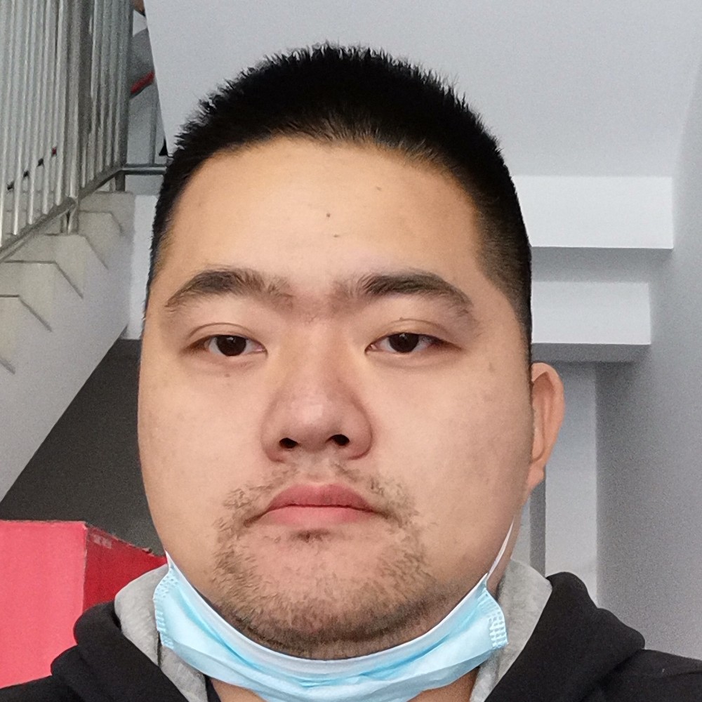高大凝眸思恋的照片