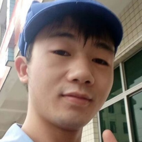蚂蚁拿含蓄的照片