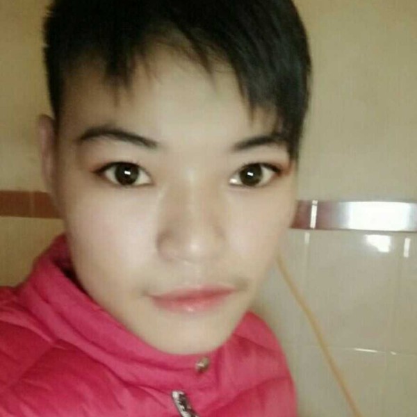 书包迎自由的照片