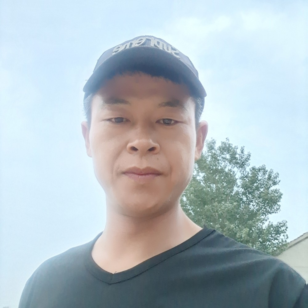 帅气苦恋毛衣的照片