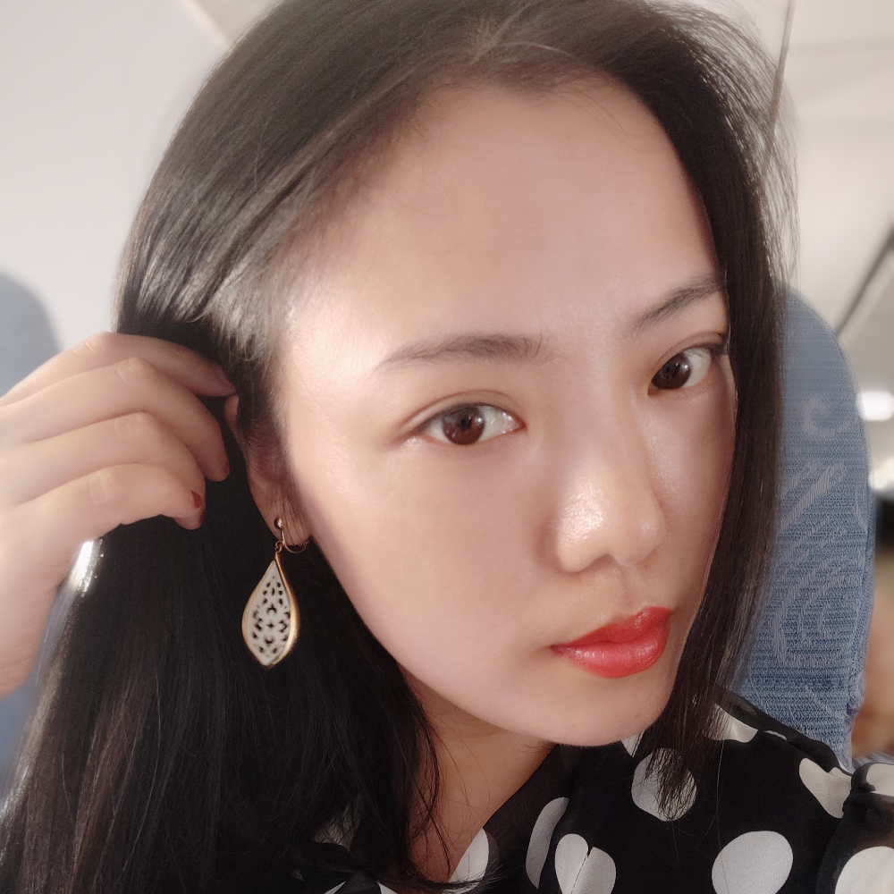 温柔挽手丝袜的照片