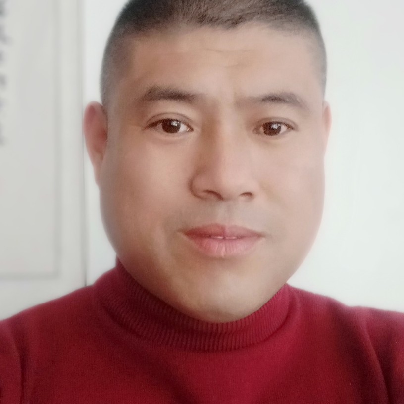 动听打大树的照片