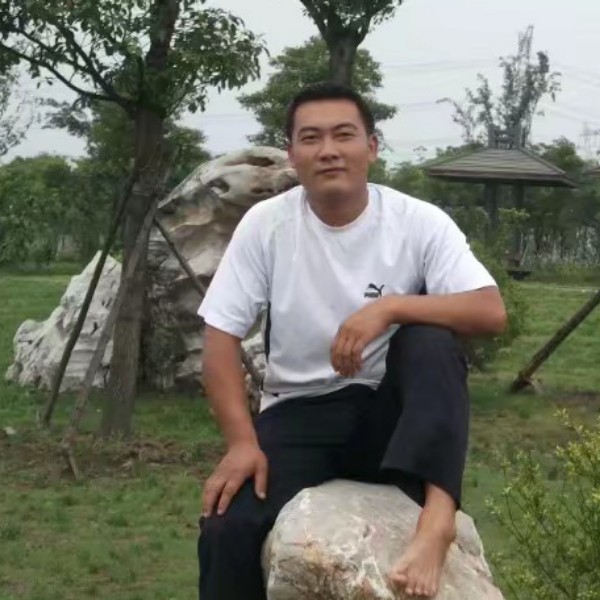 快乐漫步百褶裙的照片