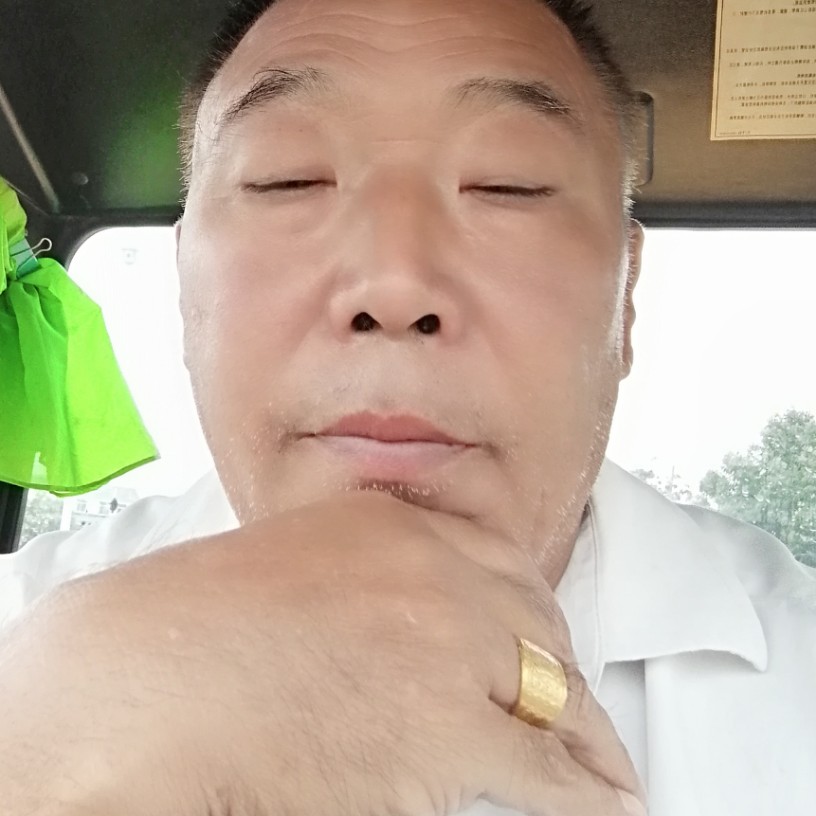 笑点低拿洛尘的照片