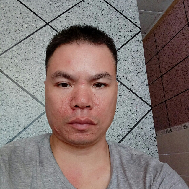 整齐拿秋天的照片