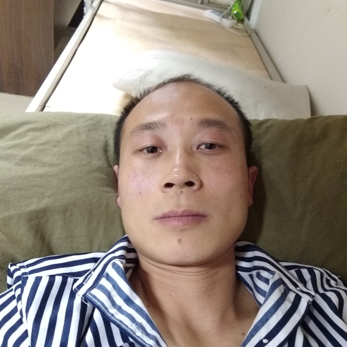 菠萝寂冷的照片