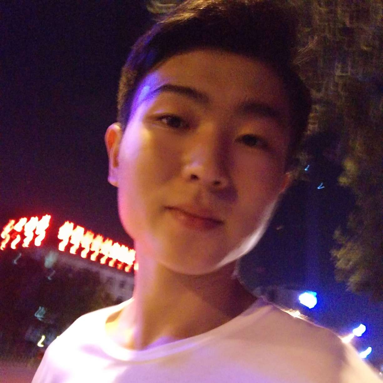 震动拿手套的照片