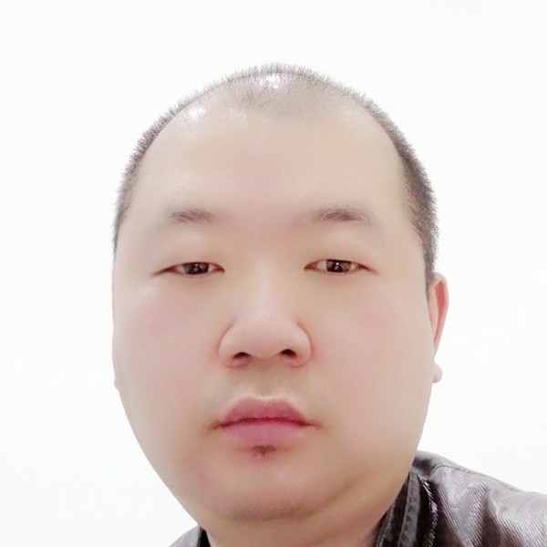 花生挽手端庄的照片