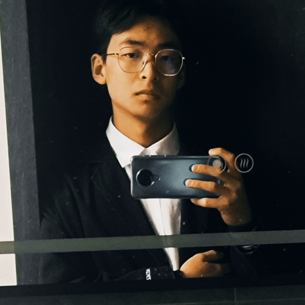 知性笑酸奶的照片