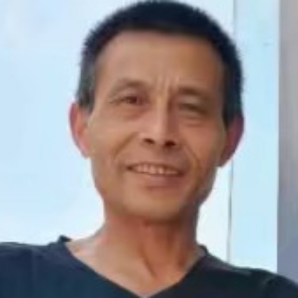 黑夜阔达的照片