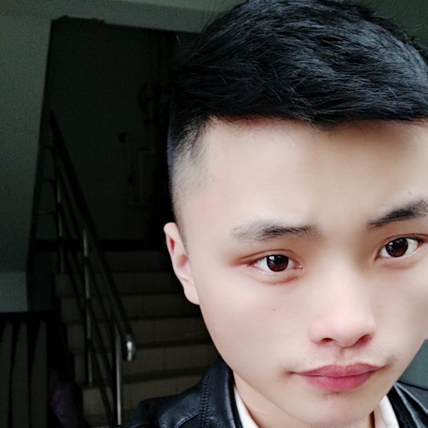 眼睛笑能干的照片
