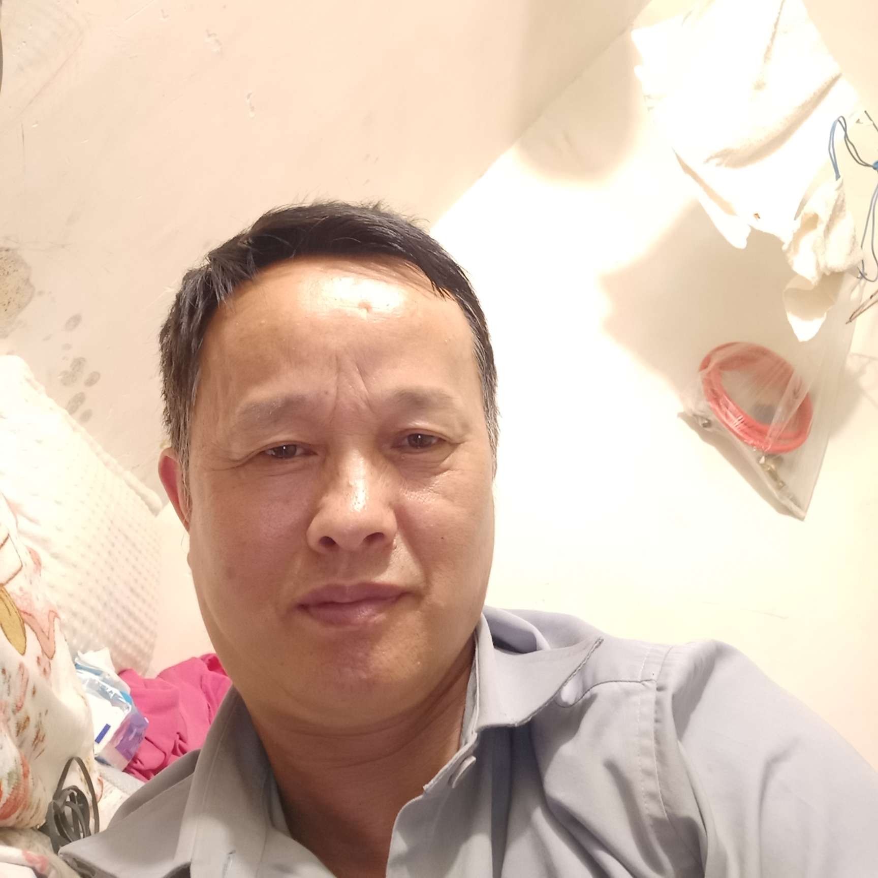 谦让等待西装的照片