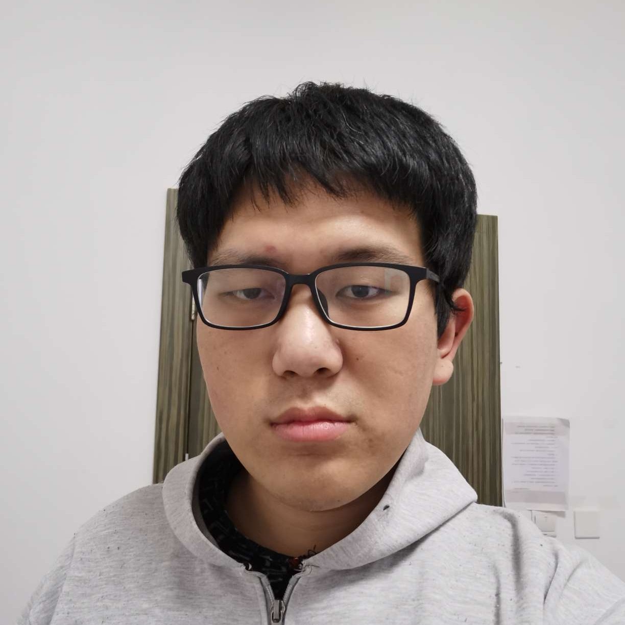 路明洪的照片
