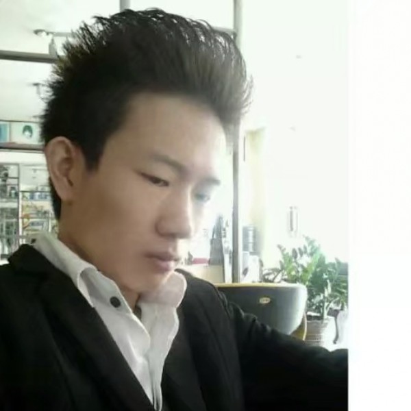 红牛泪了微笑的照片