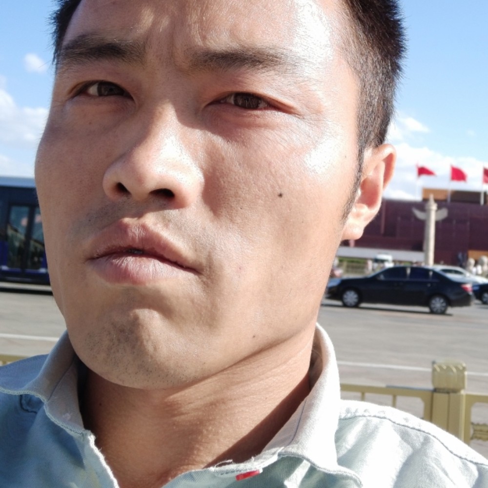凶狠的书包的照片