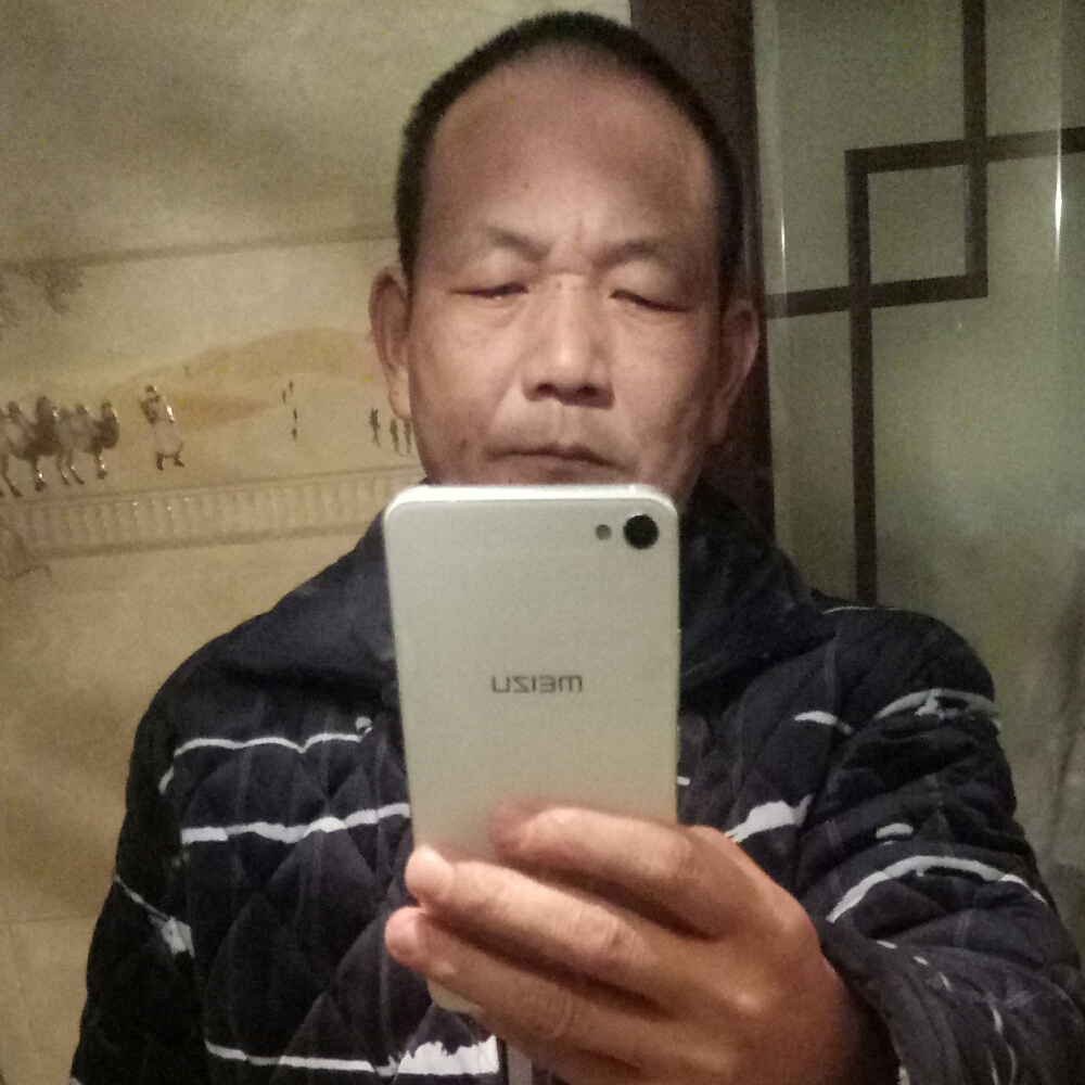 爆米花笑柔弱的照片