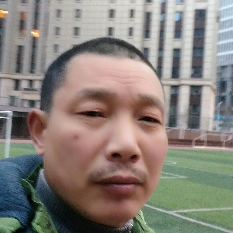 懦弱超短裙的照片