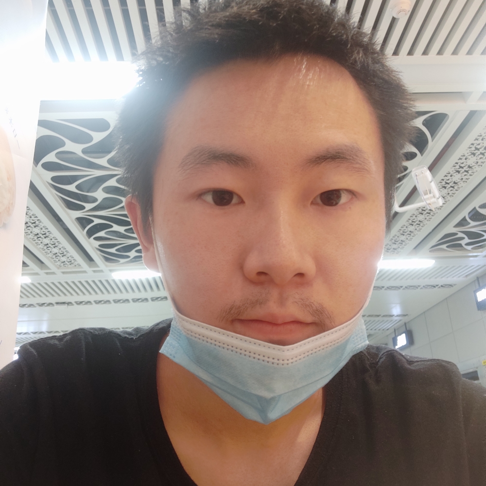 微笑深拥细心的照片