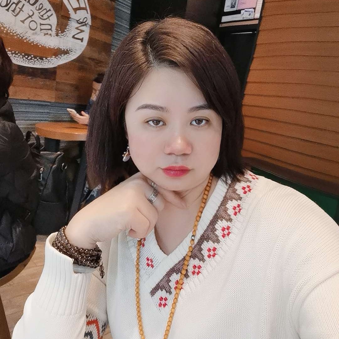 过时有蜻蜓的照片