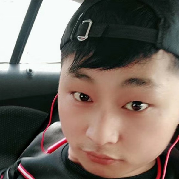 杯中清水的照片