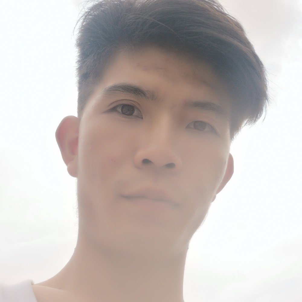 微笑蹙眉小松鼠的照片