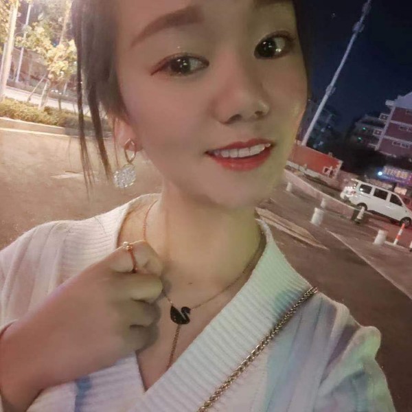 小玉爱吃鱼的照片