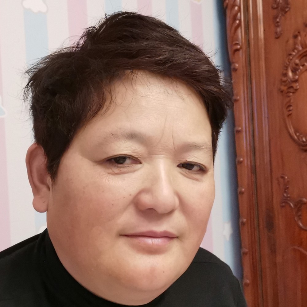 女王默默的照片