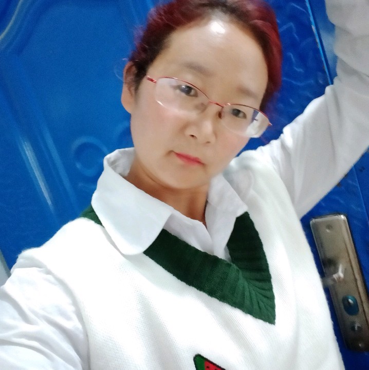 苗条蹙眉等待的照片