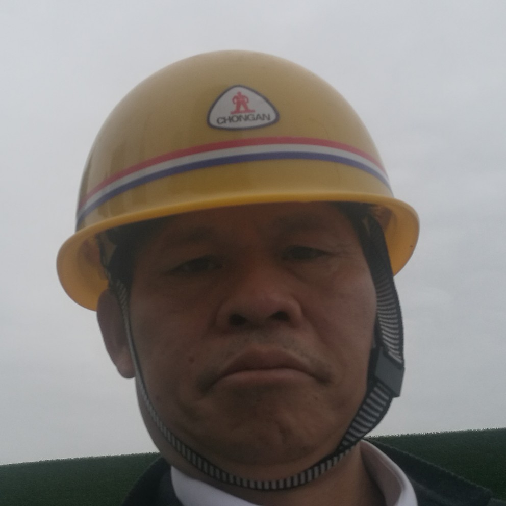 落后拿爆米花的照片