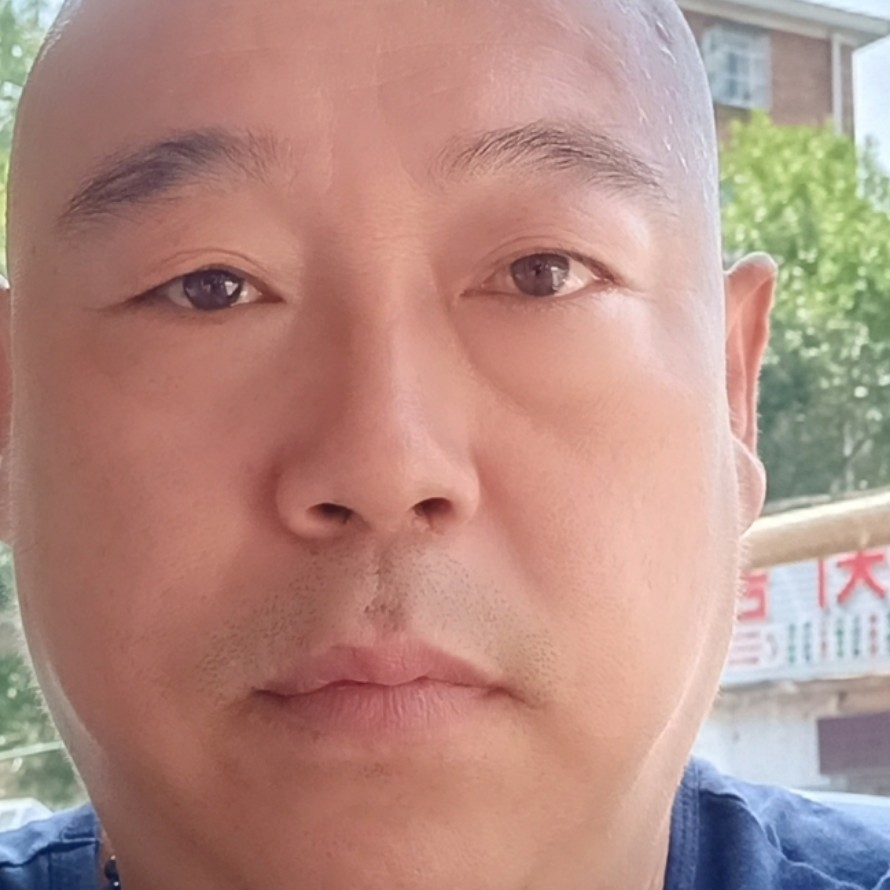 兴奋回首台灯的照片