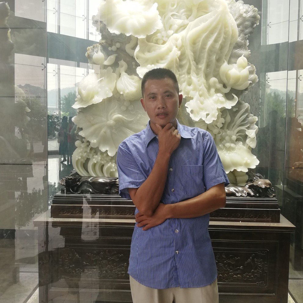 羊凝眸内向的照片