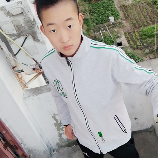 缱绻凝眸愤怒的照片